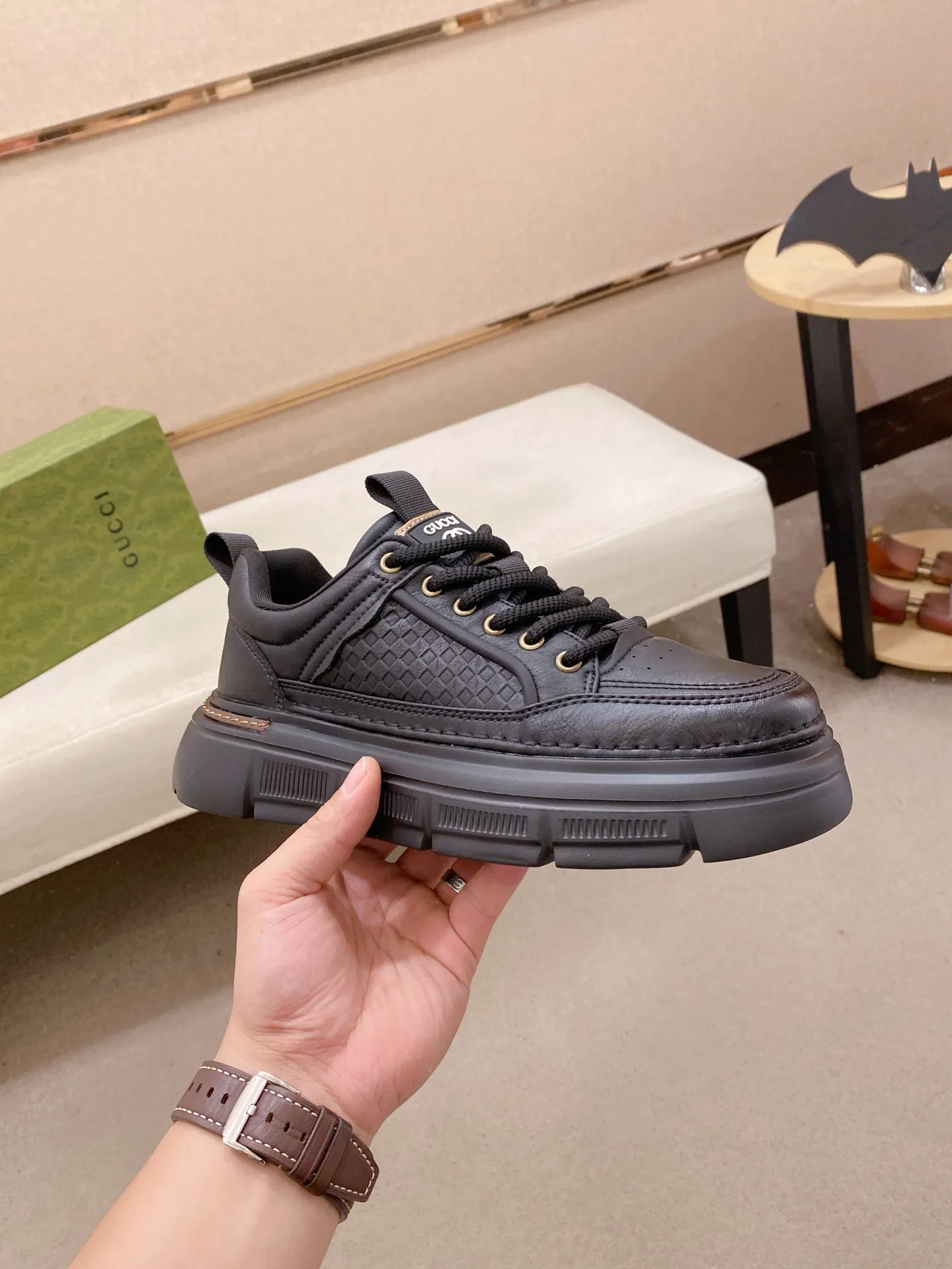 Men's clothing and shoes💰:462💰 (GUCCI) The latest model from the official website🎁🎁Casual and fashionable men's shoes👟, hot style💥The version is simple and elegant, exclusive for trendy men. The unique latest brand elements from the official website👑Original Gucci decoration, fashionable and generous, the fabric is original cowhide ✅Mesh breathable lining, the official website specifies wear-resistant casual outsole, the classic model is taken in kind at the counter🎬38-44 (can be customized for 45 non-refundable)